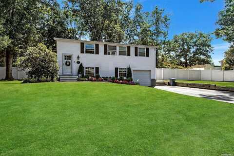 30 Mayflower Lane, East Setauket, NY 11733