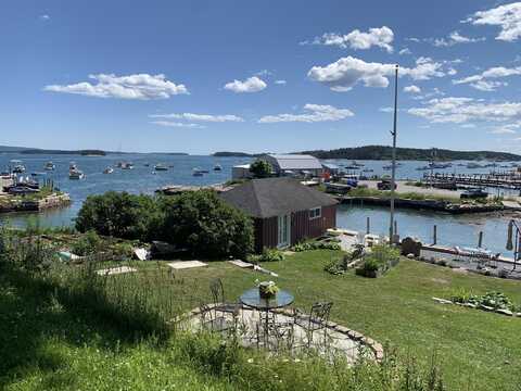 17 Seabreeze Avenue, Stonington, ME 04681