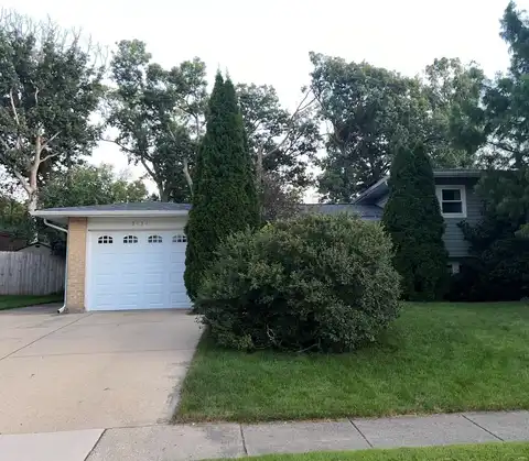 3131 Everglade Avenue, Woodridge, IL 60517