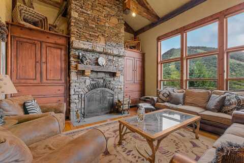 65 Lower Sun Dog Drive, Killington, VT 05751