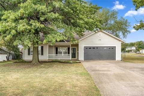 206 S Pine Street, Nowata, OK 74048