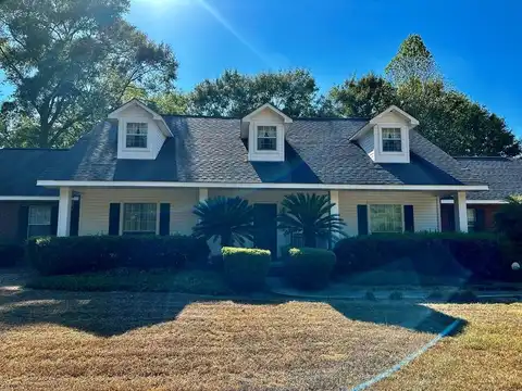 16 Karalee Karalee Dr, Poplarville, MS 39470