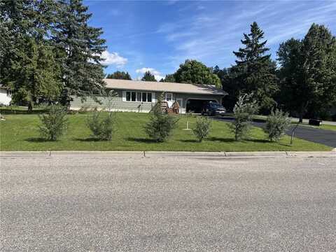 302 Sherwood Avenue N, Thief River Falls, MN 56701