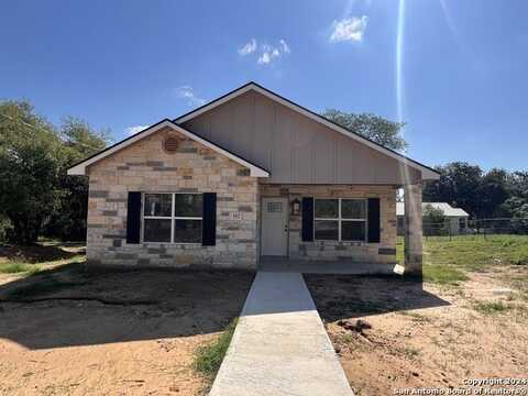 302 N WATER ST, Pleasanton, TX 78064