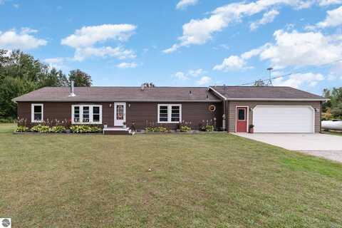 605 S Ely Highway, Ithaca, MI 48847