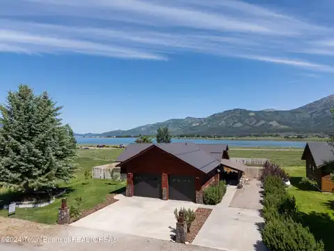 325 SNAKE RIVER Drive, Alpine, WY 83128