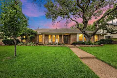 9921 Burgundy Lane, Woodway, TX 76712