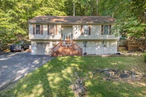 14 Cliff Rd, West Milford, NJ 07480