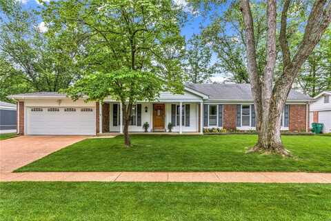 13134 Strawberry Way, Creve Coeur, MO 63146