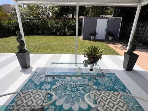 250 NE 42nd St, Oakland Park, FL 33334