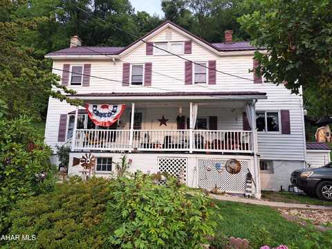 156 Oak Street, Claysburg, PA 16625