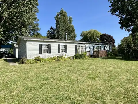 208 E SEYMOUR STREET, CHEBOYGAN, MI 49721