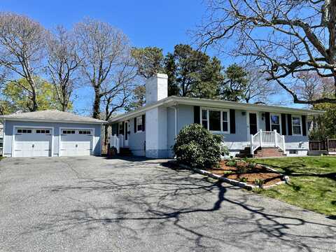 6 Estey Avenue, Hyannis, MA 02601