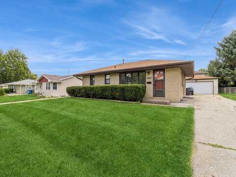 2823 E Tiffin Avenue, Des Moines, IA 50317