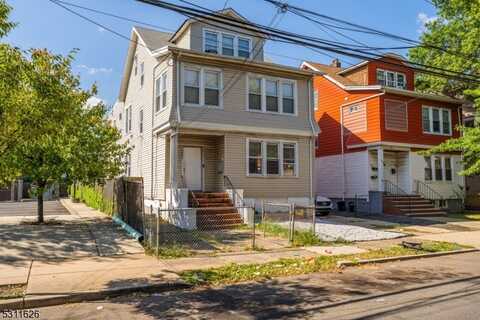 387 Leslie St, Newark, NJ 07112