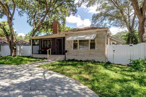 6635 Stewart Avenue N, Saint Petersburg, FL 33702