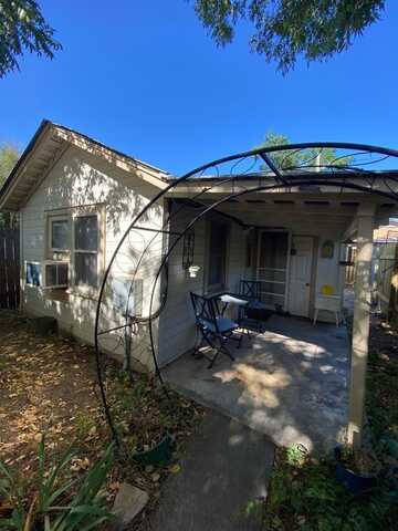 1413 Park St, Kerrville, TX 78028