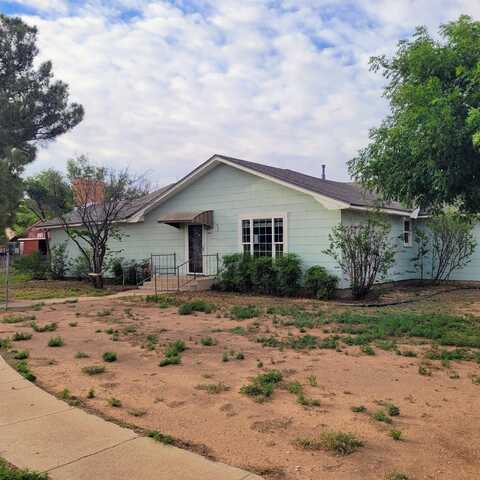 402 Ellis Street, Levelland, TX 79336