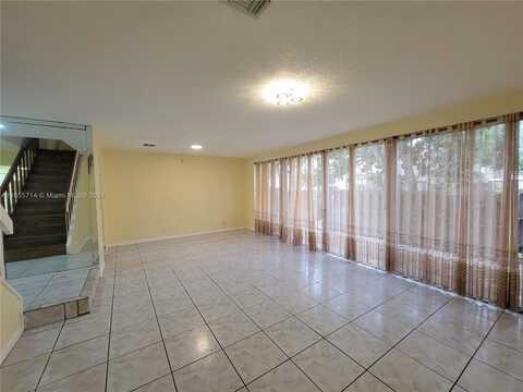 859 NW 81st Way, Plantation, FL 33324