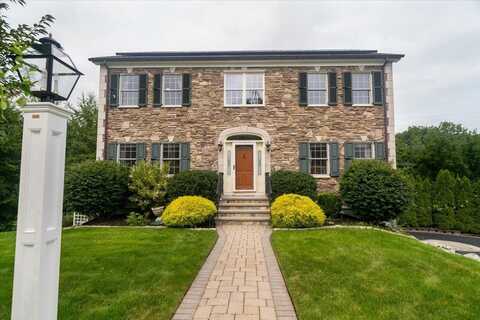 82 Hammersmith Dr., Saugus, MA 01906