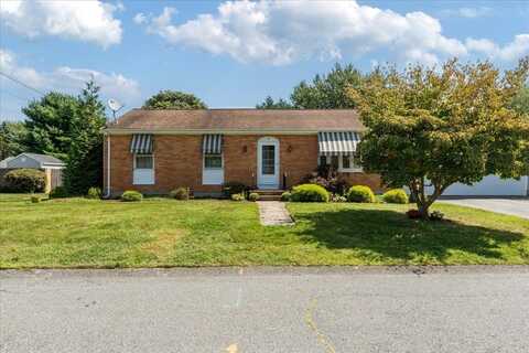 30 Stagecoach Ln, Somerset, MA 02726