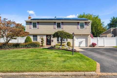 27 Richmond Street, Islip, NY 11751