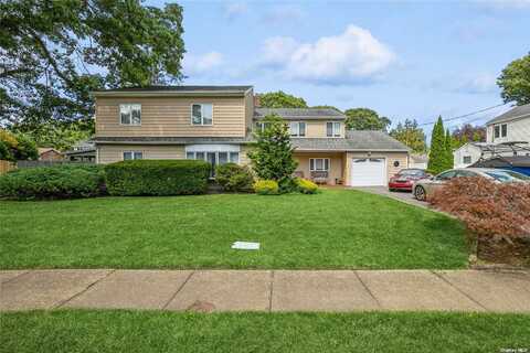 19 Pittsburgh Avenue, Massapequa, NY 11758