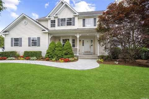 38 Ashley Circle, Manorville, NY 11949