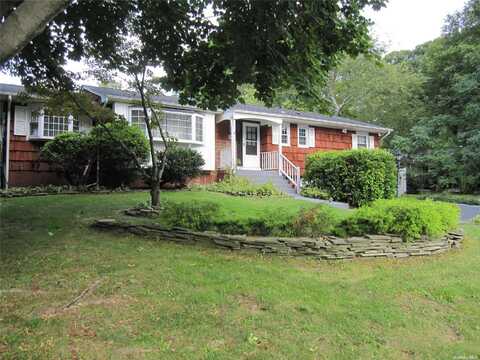 6 Merlin Lane, East Setauket, NY 11733