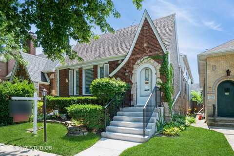 2933 W Greenleaf Avenue, Chicago, IL 60645