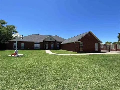 17 NW Briarcreek Dr, Lawton, OK 73505