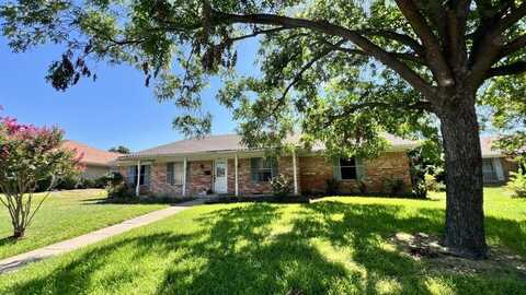 2402 Meadow Creek Drive, Carrollton, TX 75006