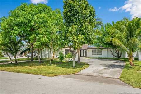 9706 Heather Circle E, Palm Beach Gardens, FL 33410