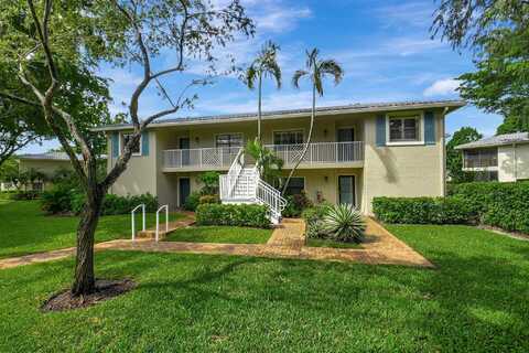 10 Westgate Lane, Boynton Beach, FL 33436