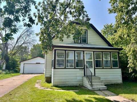 614 10th Avenue, Charles City, IA 50616