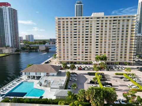 Ocean, HALLANDALE BEACH, FL 33009