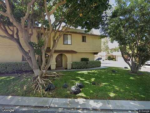 Oak Canyon Ln, Lake Forest, CA 92630