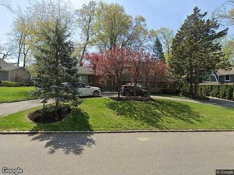 Elm, ROSLYN, NY 11576