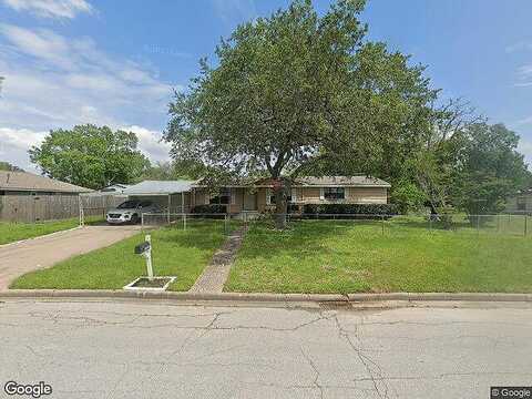 10Th, HEMPSTEAD, TX 77445