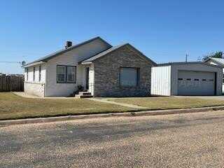 401 Maple Street, Darrouzett, TX 79024