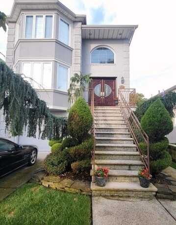 270 Lamport Boulevard, Staten Island, NY 10305