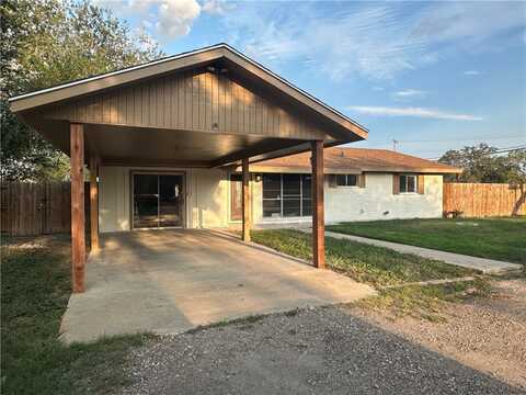 1602 Mesquite Avenue, Three Rivers, TX 78071