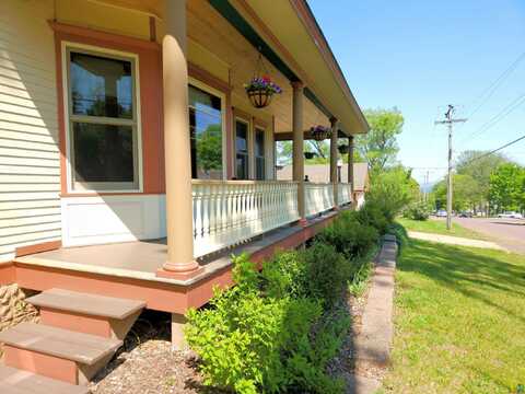 621 Rittenhouse Ave, Bayfield, WI 54814