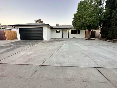 5946 Pontiac Avenue E, Fresno, CA 93727