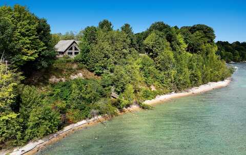 3033 S Lee Point Road, Suttons Bay, MI 49682