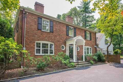 86 Minnisink Road, Millburn, NJ 07078