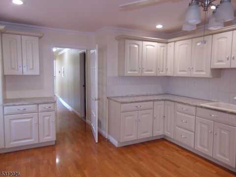 19 Cottage St, Newark, NJ 07102