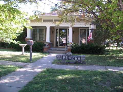 673 W 2 St, Hoisington, KS 67544