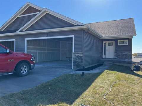 906 Prairie View Dr, WestBranch, IA 52358