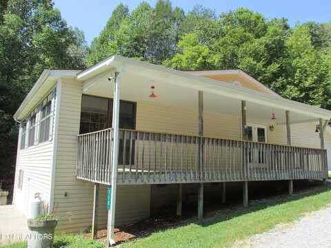 713 E Millers Cove Rd, Walland, TN 37886